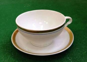 Zestaw białych filiżanek, porcelana.