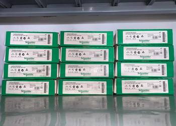 Schneider Electric 140DAO85300C AC Output 24-230VAC 4x8 Factory Sealed