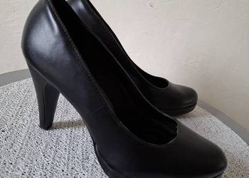 Czarne buty czolenka