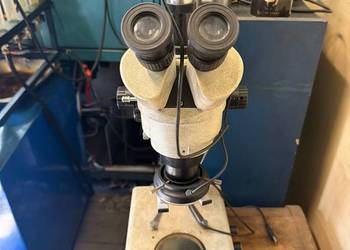 Mikroskop optyczny z kamerą