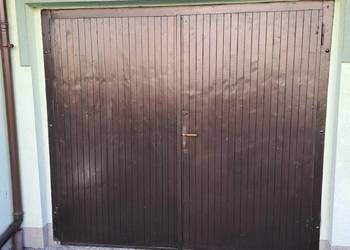 Brama garażowa drewniana dwuskrzydłowa