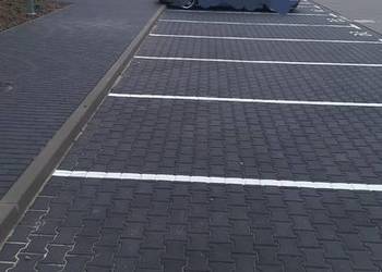Miejsce postojowe na ogrodzonym parkingu