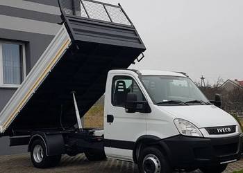 Transport małą wywrotką. Piach, ziemia,węgla. kruszywo,beton wywrotka