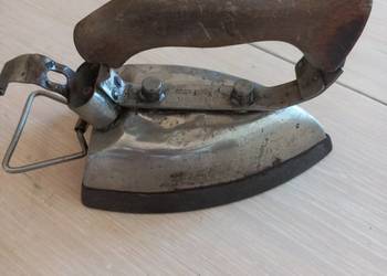 Zabytkowe żelazko elektryczne "Grodek".