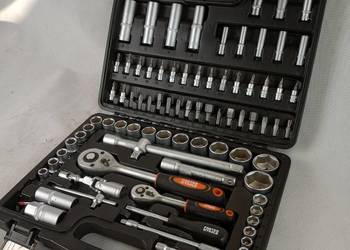 Zestaw kluczy nasadowych w walizce FASTER TOOLS 8825