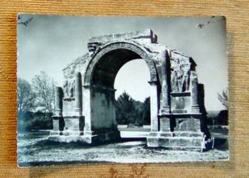 SAINT-REMY-DE-PROVENCE - ŁUK TRIUMFALNY W STAROŻYTNYM GLANUM