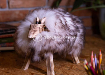 Krzesło, baranek dekoracyjny biało brązowy