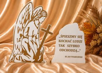 Anioł z krzyżem dekoracja kościół święto zmarłych zaduszki