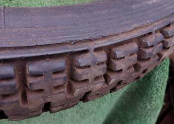 Stara zabytkowa opona motocyklowa 3.25-19