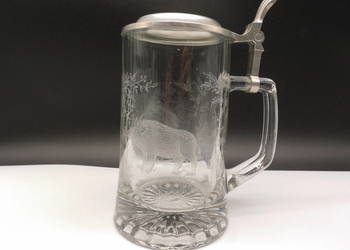 Kolekcjonerski Szklany Kufel z Cynową Pokrywką – Motyw Myśliwski dziki