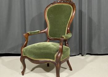 Rzeźbiony fotel w stylu Ludwika Filipa z zielonym obiciem