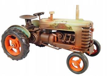 Metalowy pojazd - stary traktor rekwizyt dekoracja