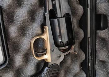 Rewolwer czarnoprochowy Pietta Bulldog