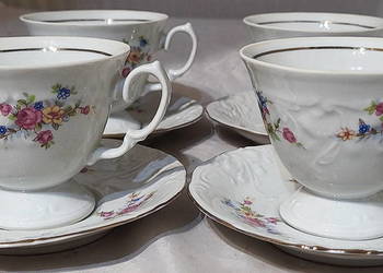 Komplet filiżanek porcelanowych