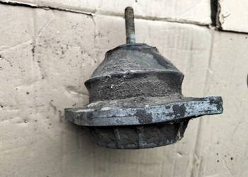 Audi 80 90 B3 B4 PODUSZKA SILNIKA 8A0199382