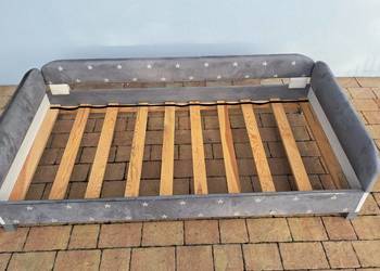 Łóżko dziecięce z materacem o wymiarach 160 x 80 cm