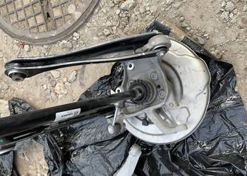 Zwrotnica tylna z półoś lewa ,lub prawa