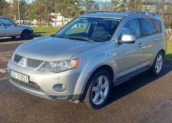 Mitsubishi Outlander 2,0 DID 140 KM 7 osób Intense Plus.
