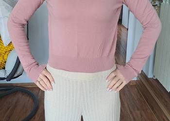 cienki używany sweterek Bershka rozmiar M stan bdb kolor brudny róż