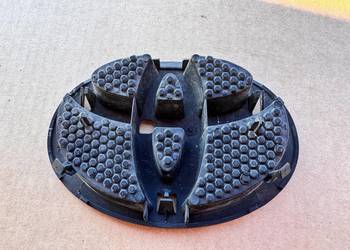 Plastik podstawa znaczka emblematu przód Toyota Yaris III 11-20 75311-02140
