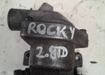 DAIHATSU ROCKY 2,8 TD obudowa termostatu