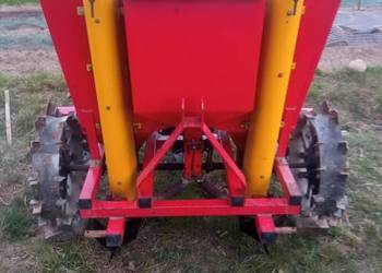 Sadzarka Do Ziemniaków  .  Dozownikiem  Do Nawozu