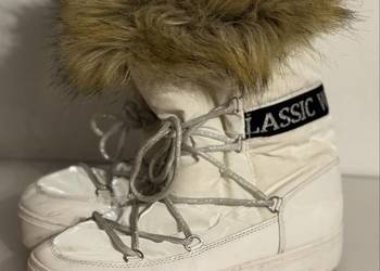 Białe śniegowce z futerkiem