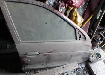 Drzwi renault Megane 1,6 e prawe przednie Drzwi renault Megane 1,6 e prawe przednie