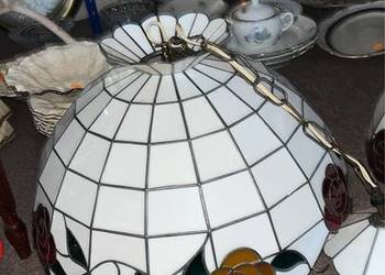 Lampa witrażowa do powieszenia.