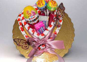 Tort piętrowy Kinder serca