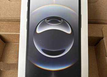 Nowy iPhone 16 e czarny