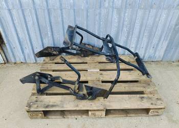 CLAAS AXION 810-850 C-MATIC A09 2013r STELAŻ MASKI SILNIKA 0011001002