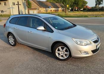 OPEL ASTRA J kombi 1,6 benzyna klima tempomat alu mega warto