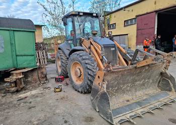 Koparko-ładowarka CASE 695 Super R II – 2008, sprawna, nowe opony
