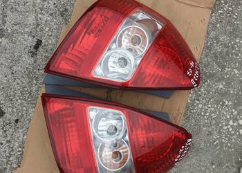 HONDA JAZZ II LIFT  LAMPA LEWA PRAWA TYL 06R