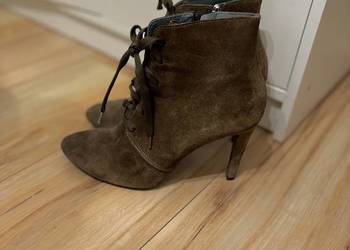 Botki, sztyblety na szpilce, na słupku Trzewiki