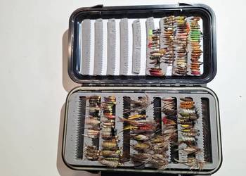 Przynęty wędkarskie: Muchowe 230 sztuk + pudełko