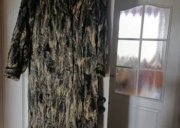 Futro z łapek karakułowych