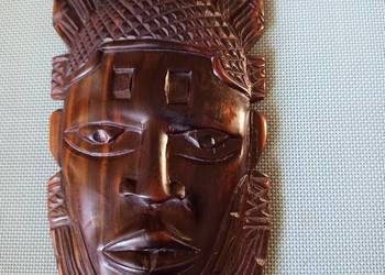 Afrykańska maska ceremonialna ręcznie rzeźbiona z Hebanu. 