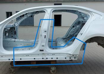 BMW 5 G60 530E x-drive Słupek środkowy próg lewy A96