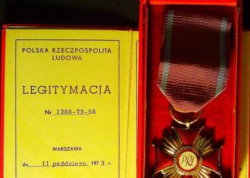 Srebrny Krzyż Zasługi. Na wstążce, w oryginalnym pudełku
