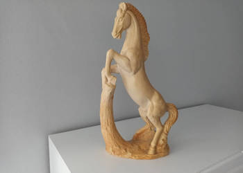 Rzeźba figura koń mustang