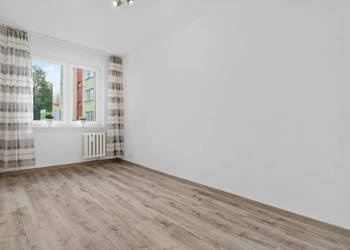 Niższa cena. 4 pokoje, oddzielna kuchnia +balkon w centrum Gryfina.