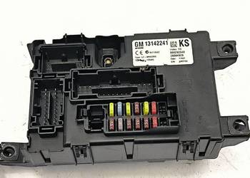 SKRZYNKA BEZPIECZNIKÓW OPEL CORSA D 13142241