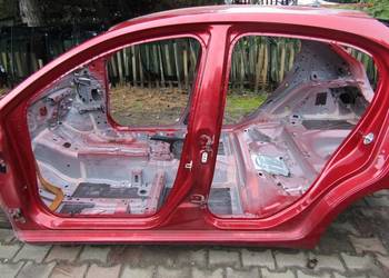 PRÓG SŁUPEK LEWY BOK MAZDA 2 DJ III