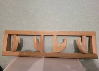 Wieszak na 4 uchwyty wykonany z olchy