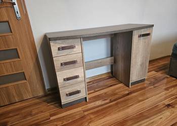 Stylowe biurko z dużą ilością miejsca - 4 szuflady + szafka.