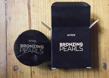 Puder w perełkach Medium Avon