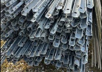 Kołki metalowe 2.60 m  na ogrodzenie,maliny jagody i winnice.