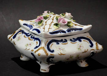Porcelana Roceram, Bombonierka Mica hand made do kolekcji